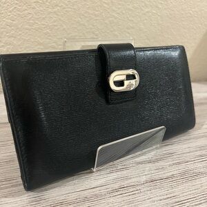 GUCCI Black Leather Wallet with Silver Clasp